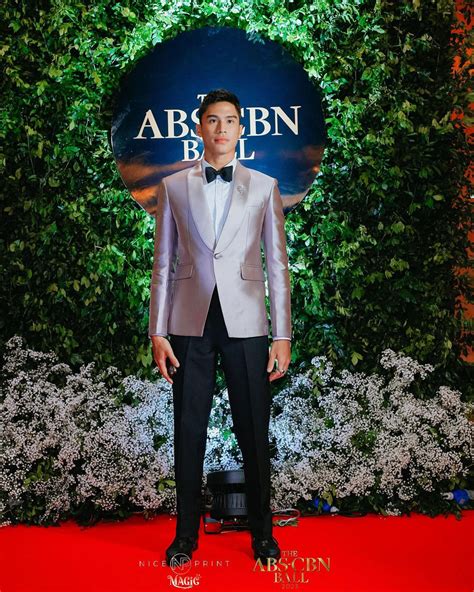 pilipino six|32 Filipino Celebrities Six Feet Tall And Above .